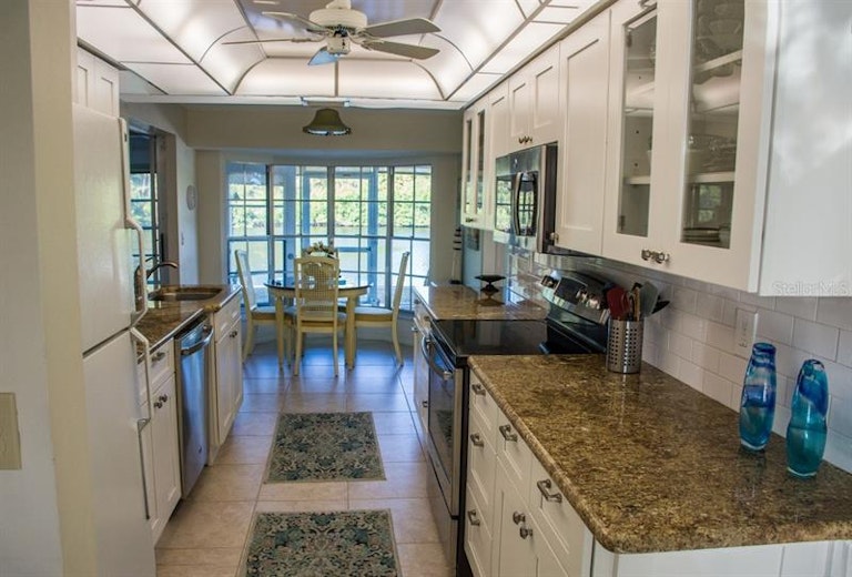 Photo 7 of 21 - 500 Sandlor Dr, Englewood, FL 34223