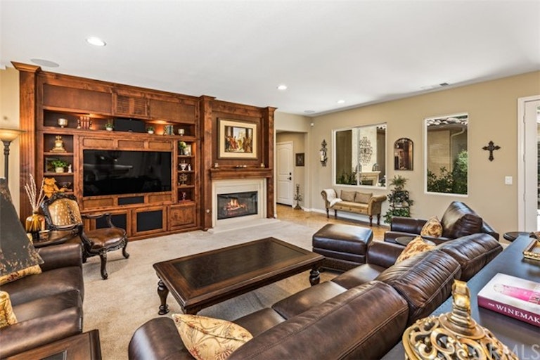 Photo 10 of 49 - 31924 Via Santa Elena, Winchester, CA 92596