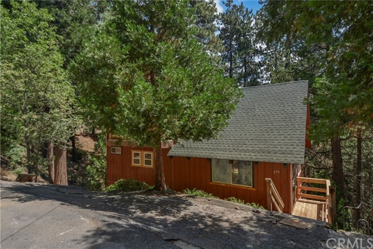 Photo 18 of 25 - 679 Oak Dr, Twin Peaks, CA 92391