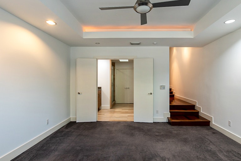 Photo 19 of 28 - 7050 Gaston Ave, Dallas, TX 75214