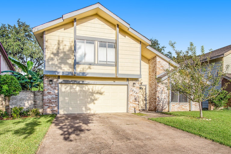 Photo 1 of 17 - 7802 Del Glen Ln, Houston, TX 77072