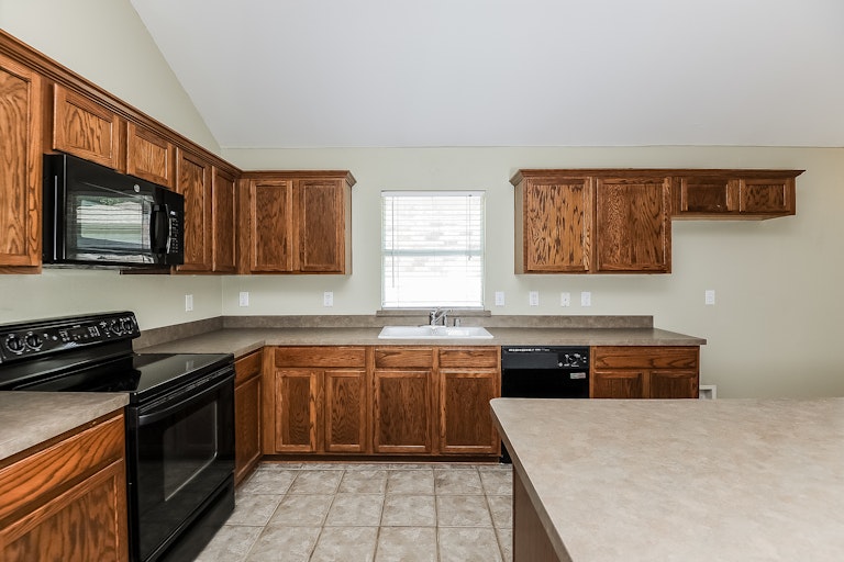 Photo 4 of 25 - 13308 Ridgepointe Rd, Fort Worth, TX 76244