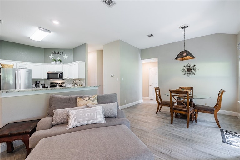 Photo 19 of 40 - 21004 Apache Plum Ln, Pflugerville, TX 78660