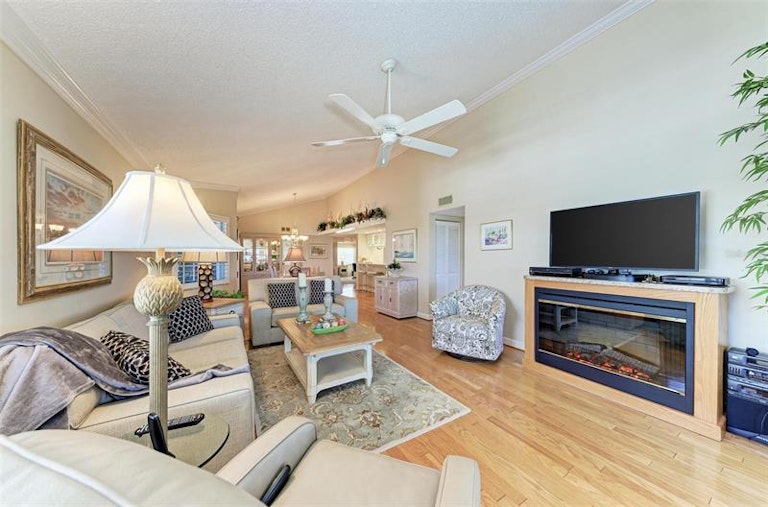 Photo 21 of 56 - 1247 Edgewater Cir #1247, Bradenton, FL 34209