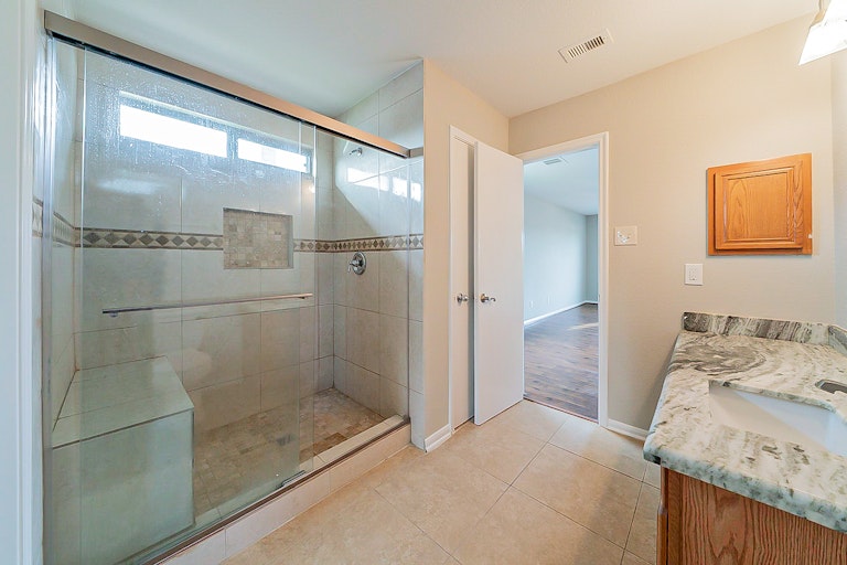 Photo 33 of 39 - 6926 Oleander Grove Way, Houston, TX 77049