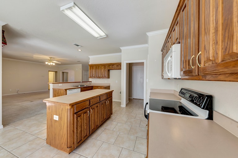 Photo 8 of 28 - 1408 Vernon Castle Ave, Benbrook, TX 76126