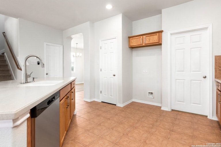 Photo 7 of 28 - 16610 Dolente Rd, San Antonio, TX 78266