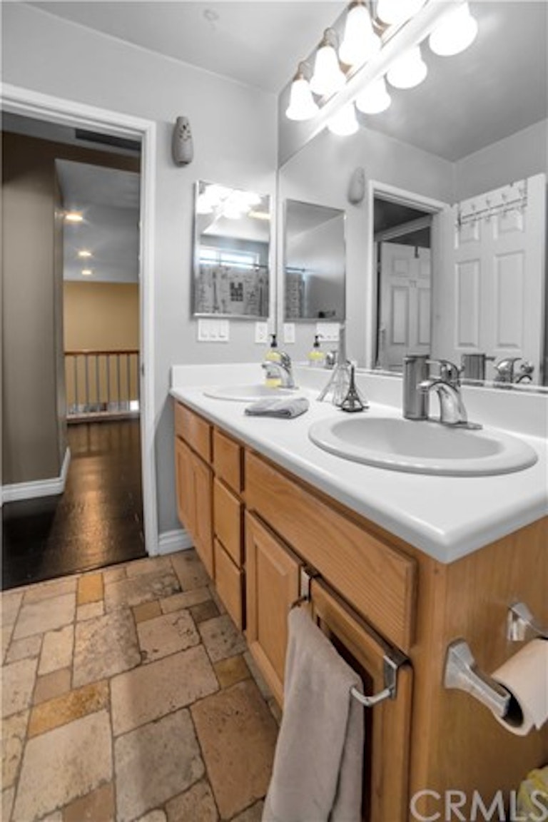 Photo 29 of 50 - 7491 Spindlewood Dr, Eastvale, CA 92880