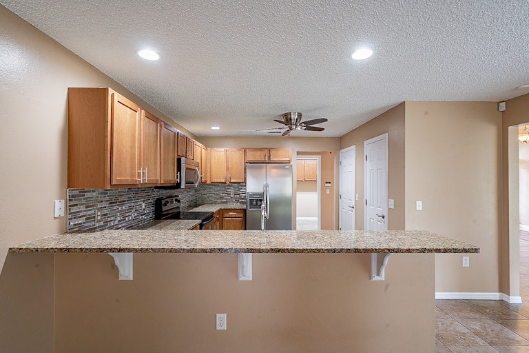 Photo 4 of 29 - 1170 Howland Blvd, Deltona, FL 32738