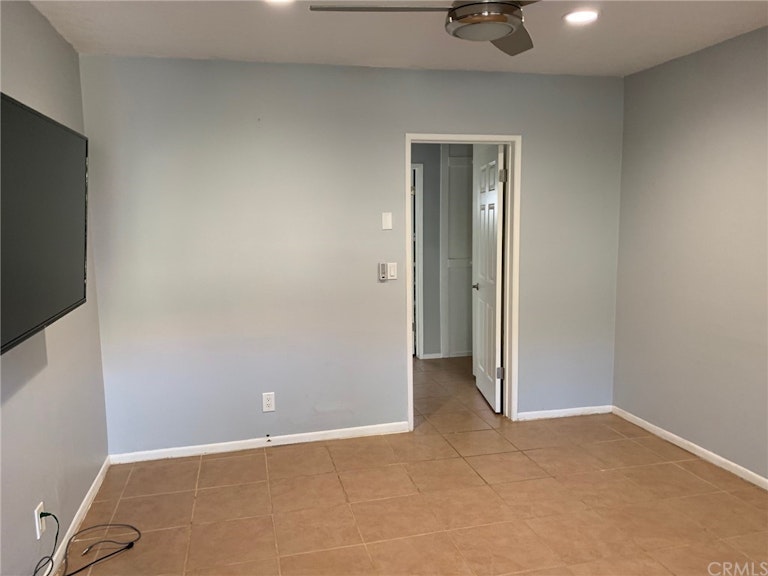 Photo 17 of 30 - 555 S La Veta Park Cir #116, Orange, CA 92868