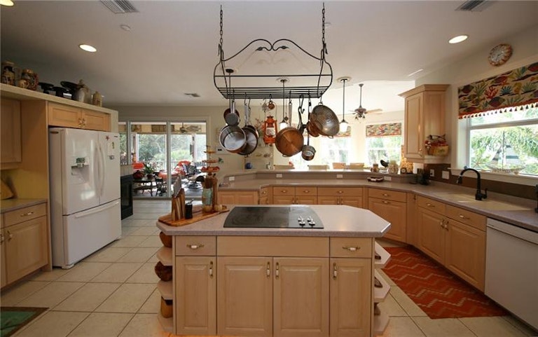 Photo 10 of 25 - 6510 Manasota Key Rd, Englewood, FL 34223