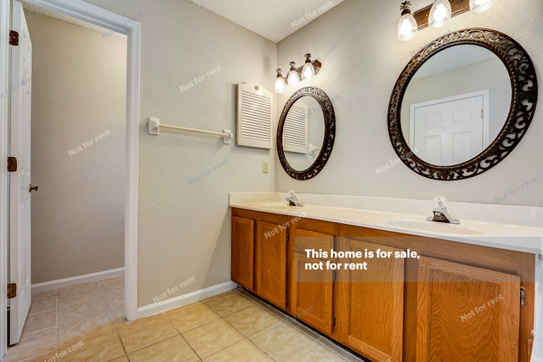 Photo 27 of 33 - 10435 Marble Egret Ct W, Jacksonville, FL 32257
