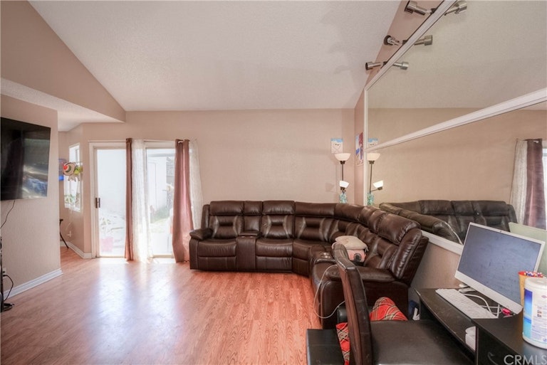 Photo 6 of 35 - 856 S Tamarisk Ave, Rialto, CA 92376
