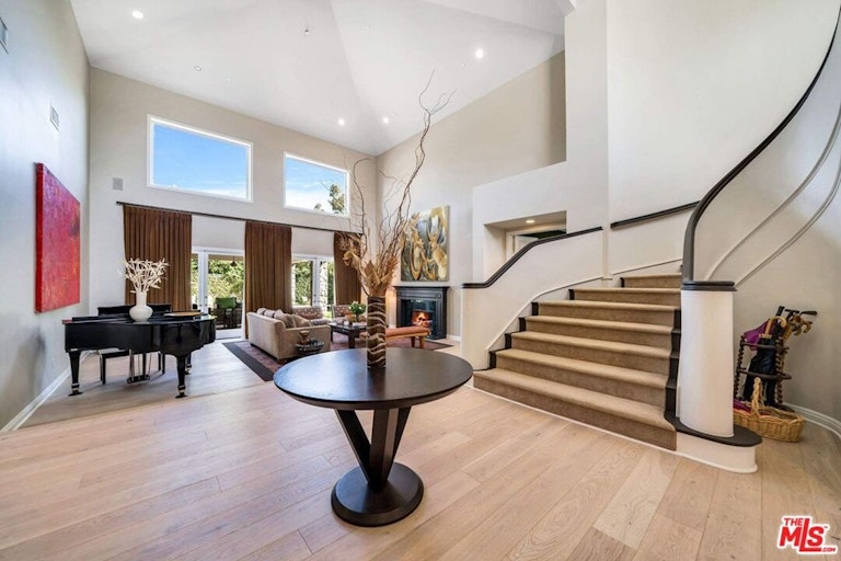 Photo 6 of 43 - 11706 Chaparal St, Los Angeles, CA 90049