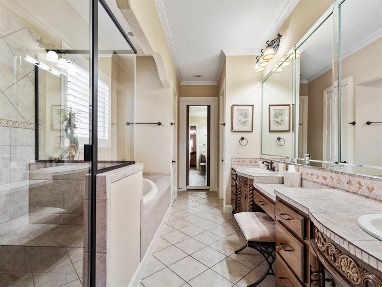 Photo 14 of 31 - 5421 Pershing Ave, Fort Worth, TX 76107
