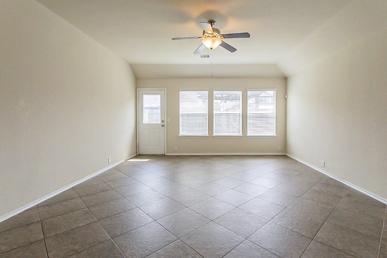 Photo 5 of 22 - 8210 Caldera Ln, Cypress, TX 77433