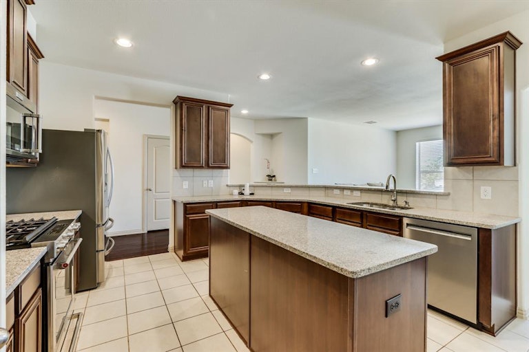 Photo 14 of 40 - 12229 Candle Island Dr, Frisco, TX 75036