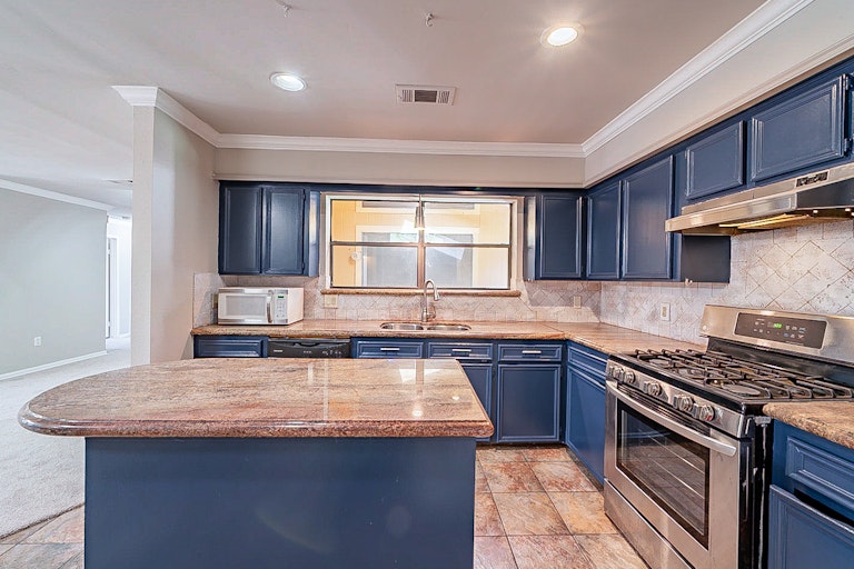 Photo 8 of 31 - 3700 Allenbrook Dr, Baytown, TX 77521
