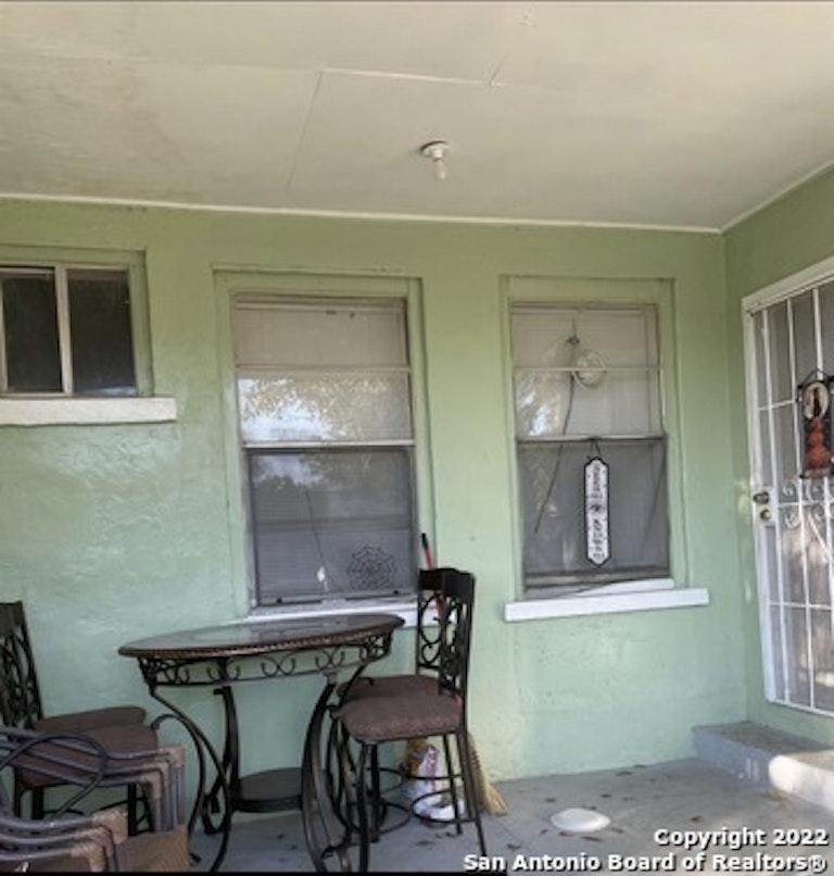 Photo 3 of 17 - 127 Benita St, San Antonio, TX 78210
