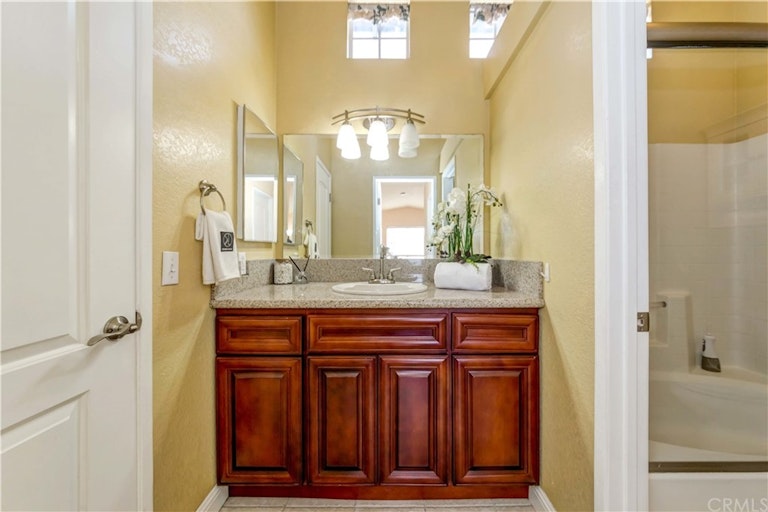 Photo 32 of 46 - 880 E Chestnut St, Anaheim, CA 92805