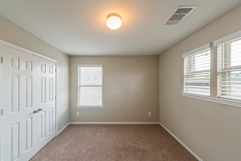 Photo 27 of 36 - 12731 Arcola Valley Ct, Houston, TX 77044