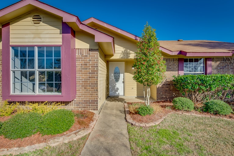 Photo 7 of 20 - 2122 High Bluff Dr, Garland, TX 75041