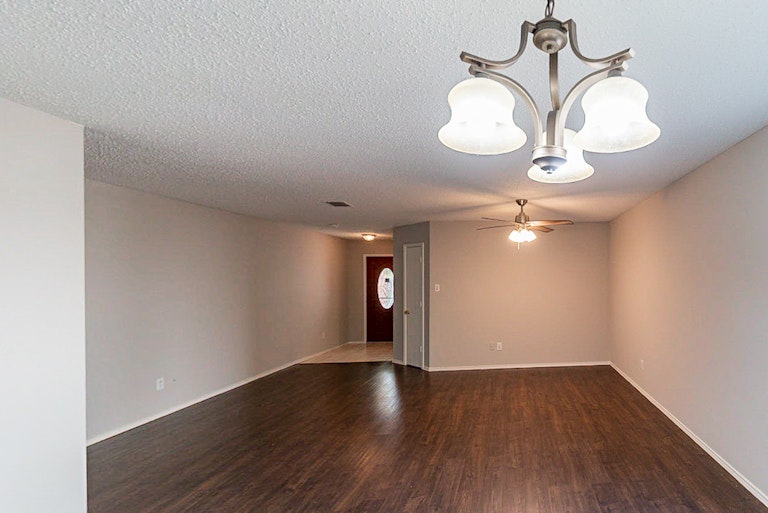 Photo 15 of 34 - 7813 Shoal Bnd, Denton, TX 76210