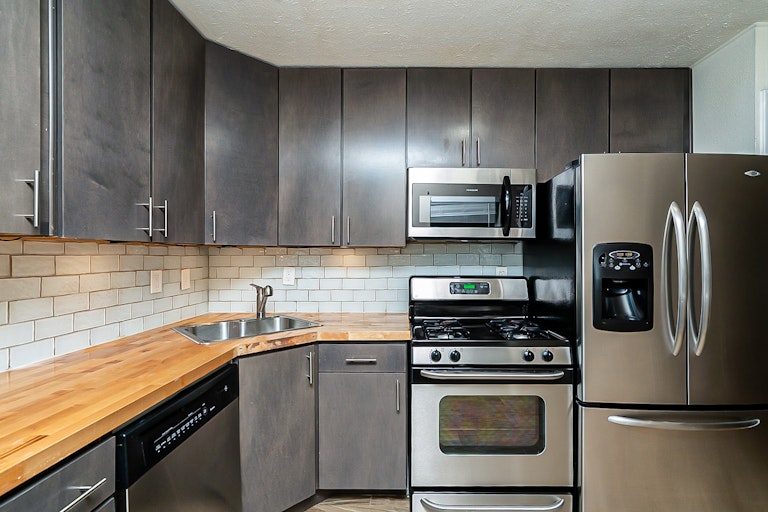 Photo 8 of 17 - 1008 Powell Rd, Mesquite, TX 75149