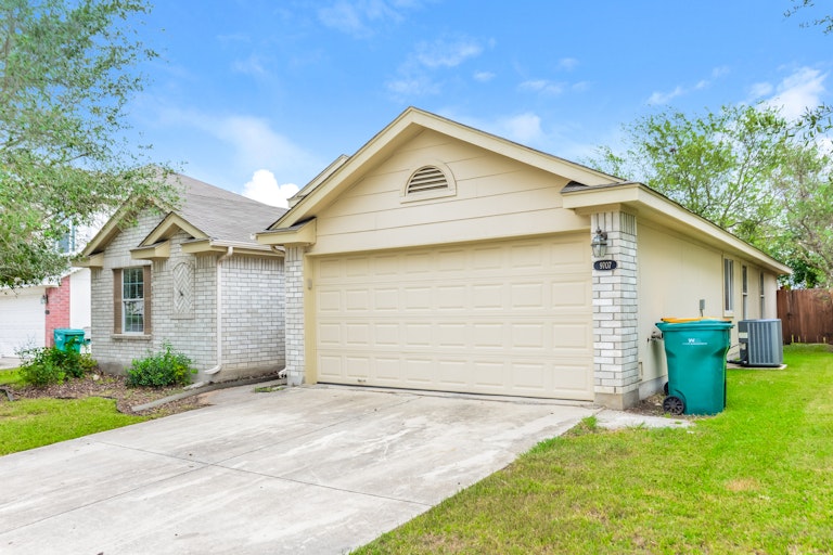 Photo 9 of 27 - 9707 Autumn Pl, Converse, TX 78109