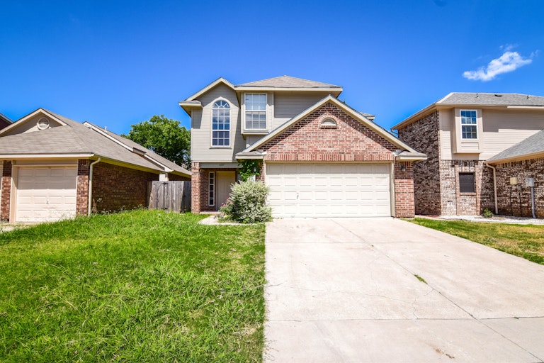 Photo 1 of 31 - 1337 Mimosa Ln, Lewisville, TX 75077
