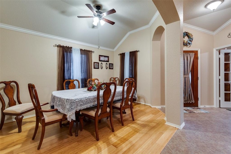 Photo 10 of 35 - 10304 Fossil Valley Dr, Fort Worth, TX 76131