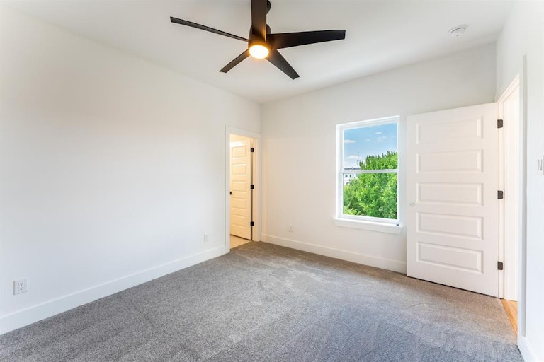 Photo 26 of 40 - 352 Foch St, Fort Worth, TX 76107