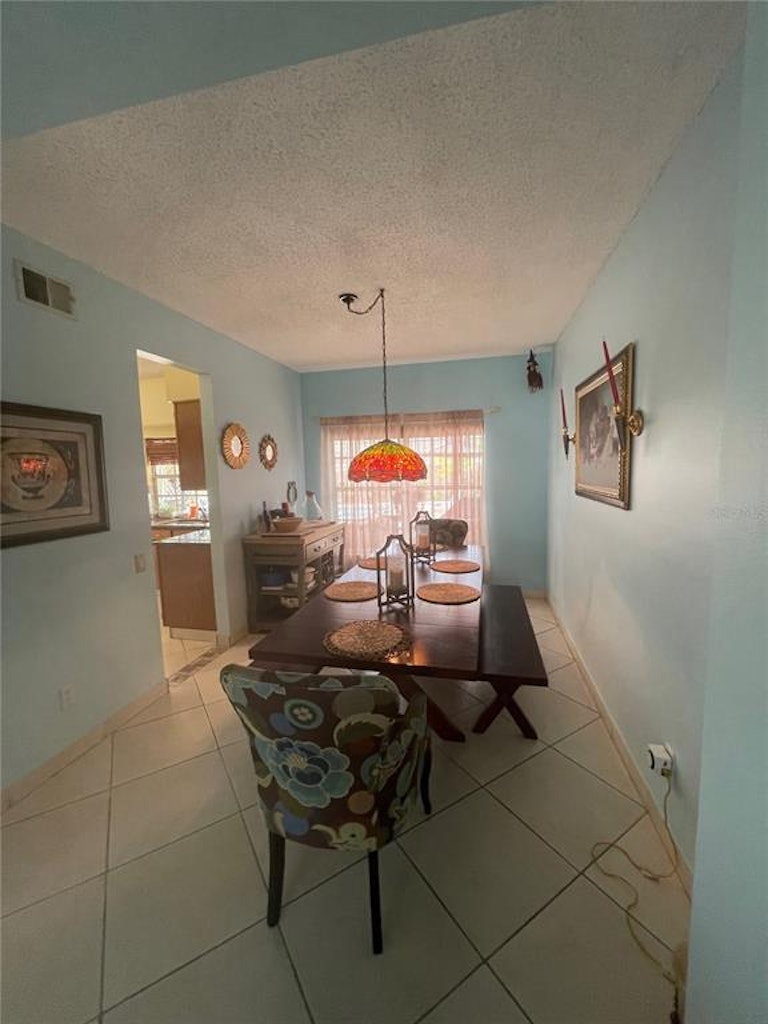 Photo 14 of 50 - 10521 Cherry Oak Cir, Orlando, FL 32817