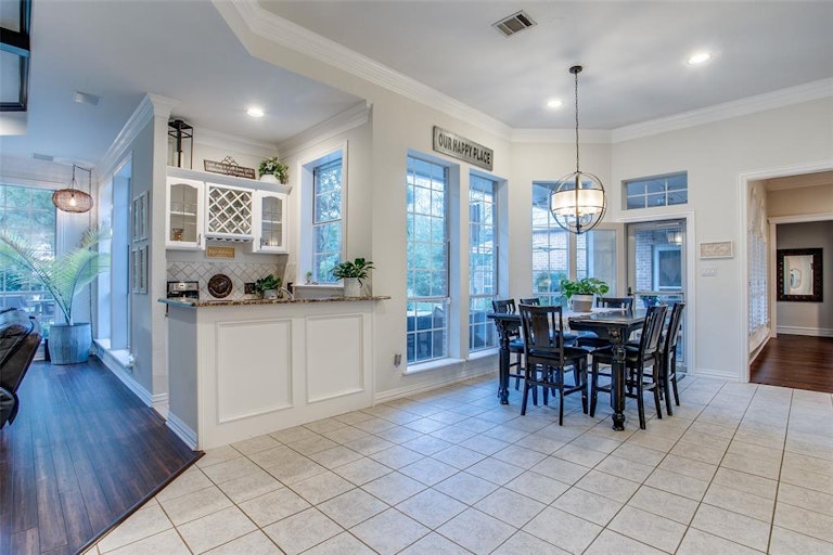 Photo 9 of 28 - 1204 Chatsworth Dr, Colleyville, TX 76034