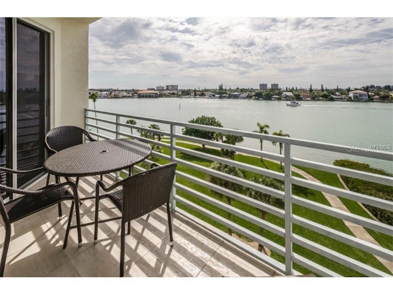 Photo 6 of 25 - 7892 Sailboat Key Blvd S #505, South Pasadena, FL 33707