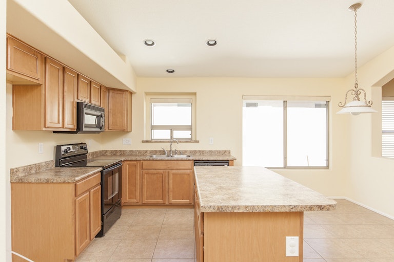 Photo 3 of 26 - 2215 W Peak View Rd, Phoenix, AZ 85085