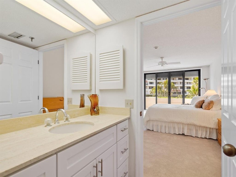 Photo 17 of 39 - 1485 Gulf Of Mexico Dr #103, Longboat Key, FL 34228