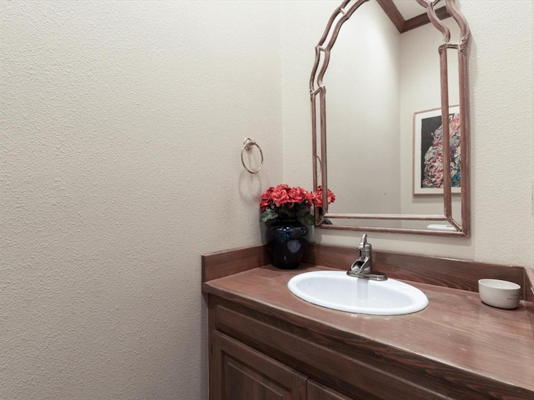 Photo 23 of 35 - 4908 Costa De Oro Ct, Arlington, TX 76017