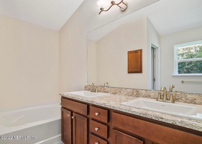 Photo 11 of 27 - 9374 Westminster Oaks Dr, Jacksonville, FL 32219