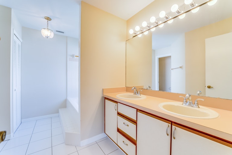 Photo 13 of 24 - 11870 Ottawa Ave, Orlando, FL 32837