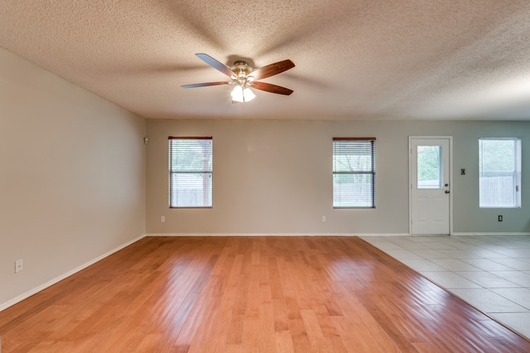 Photo 15 of 31 - 1312 Rambling Brook Trl, Denton, TX 76210