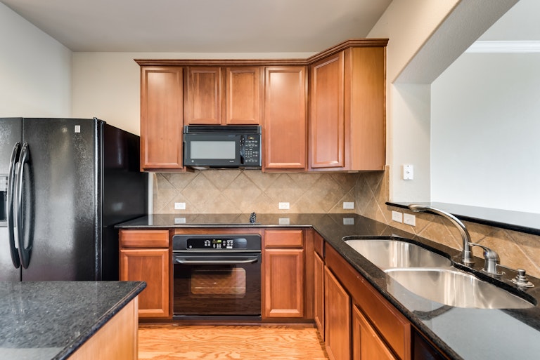 Photo 9 of 29 - 2821 Tangerine Ln, Plano, TX 75074