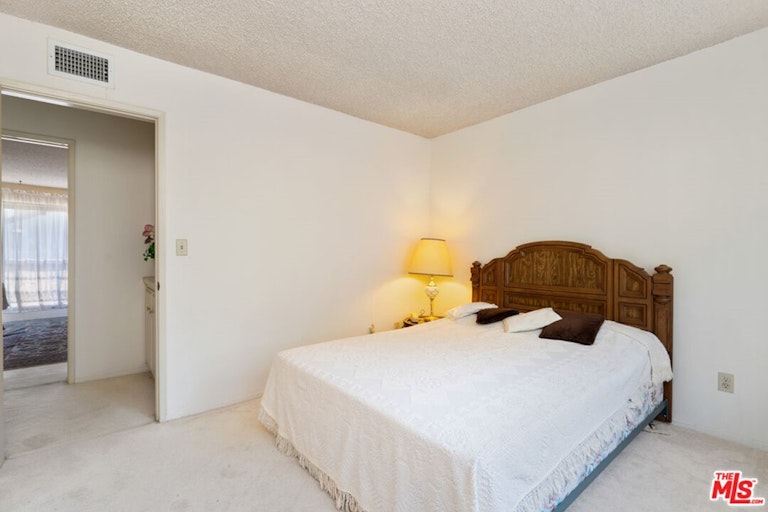 Photo 35 of 53 - 18502 Entrada Ct, Porter Ranch, CA 91326