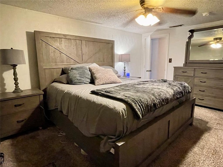 Photo 14 of 26 - 131 N Roe St, Fort Worth, TX 76108