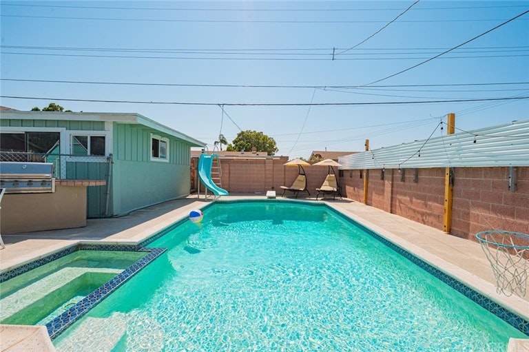 Photo 24 of 38 - 8071 San Hacienda Cir, Buena Park, CA 90620