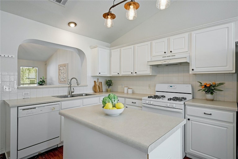 Photo 11 of 40 - 4516 Mather, Kyle, TX 78640