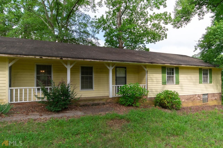 Photo 4 of 37 - 173 Kite Lake Rd, Fayetteville, GA 30214