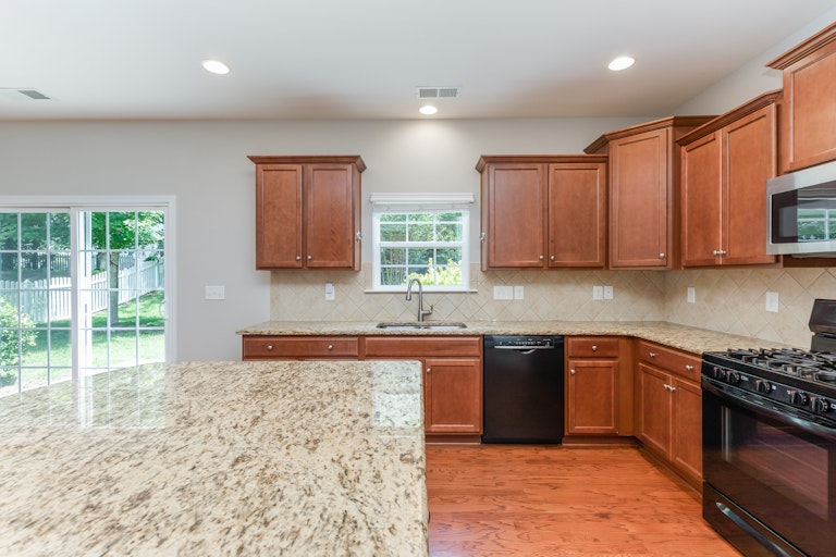 Photo 4 of 28 - 10129 Elizabeth Crest Ln, Charlotte, NC 28277