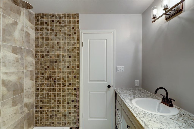 Photo 32 of 42 - 12643 Rip Van Winkle Dr, Houston, TX 77024