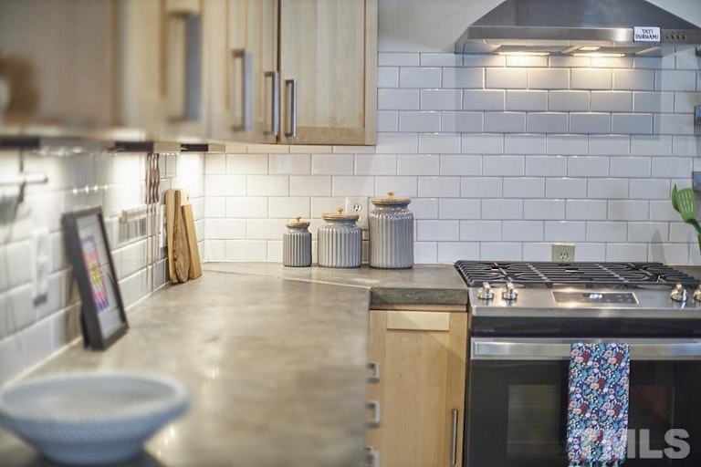 Photo 32 of 73 - 2108 Sprunt Ave, Durham, NC 27705